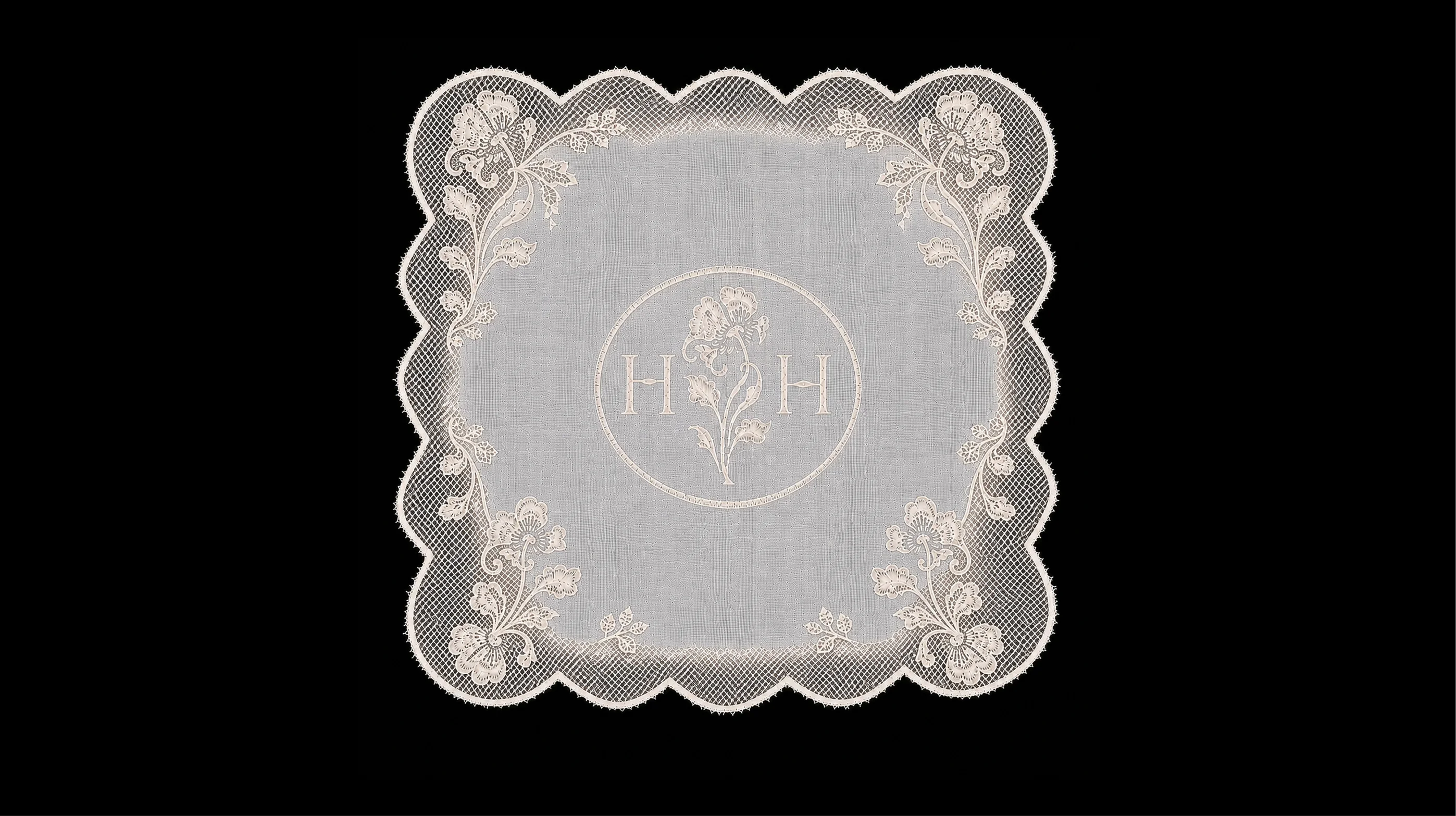 Henri & Hélène lace doily